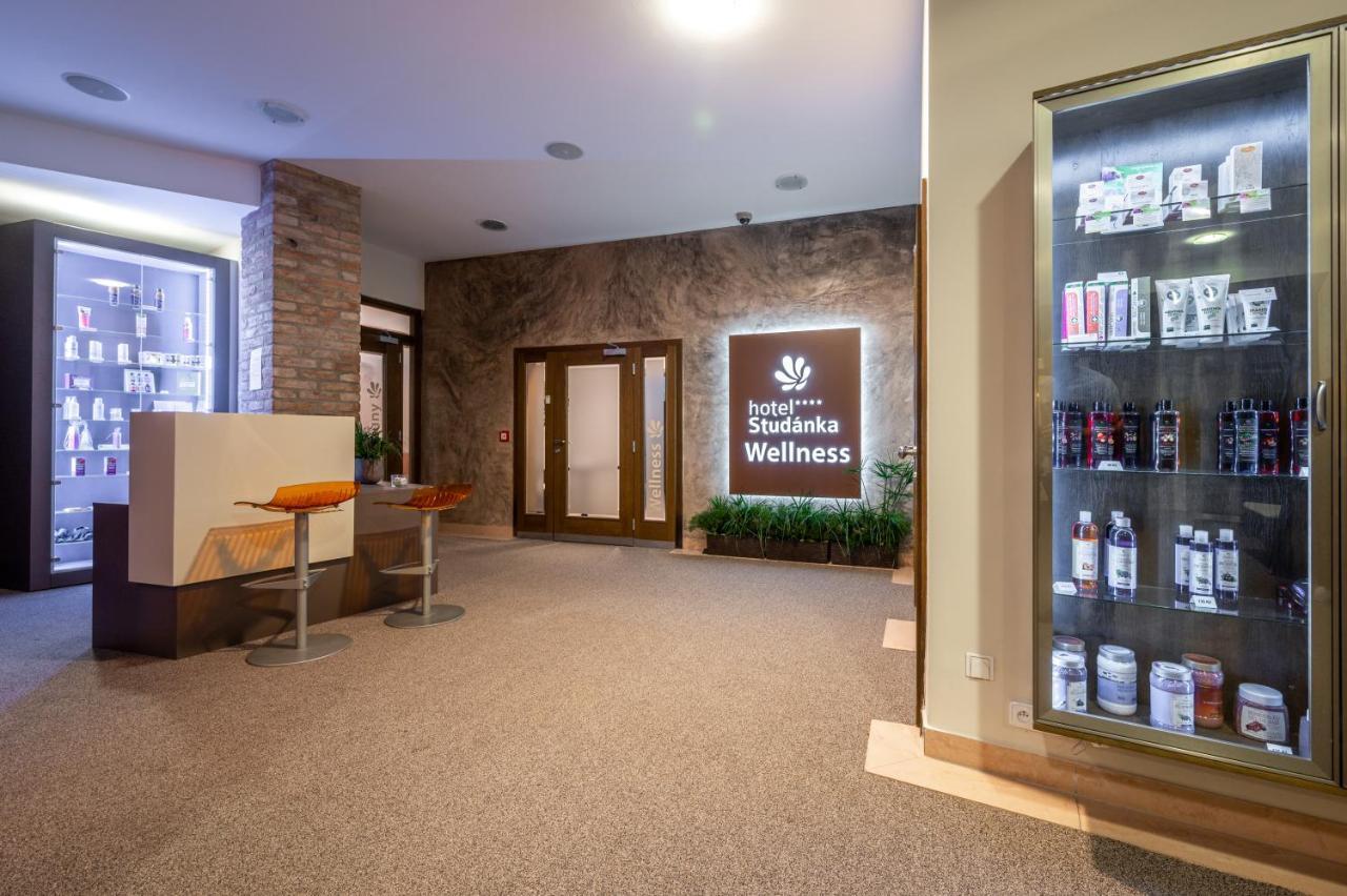 司徒坦克酒店 科内日诺河畔里赫诺夫 外观 照片